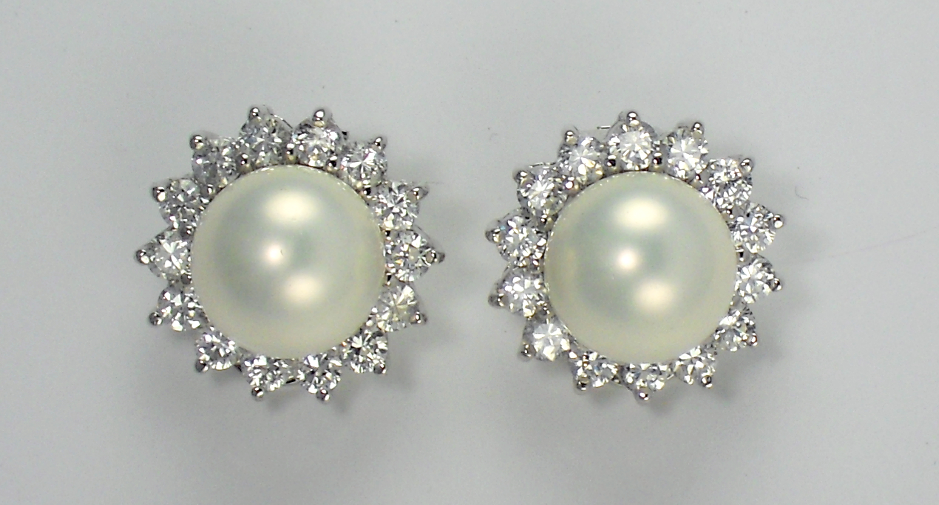 CIRO. Sterling silver rhodium plated shell pearl earrings